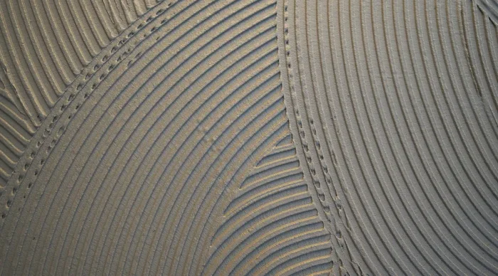 Какой плиточный клей лучше: виды, критерии выбора и советы