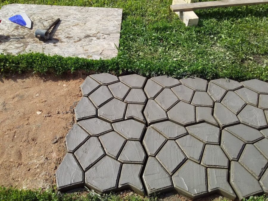 Садовая дорожка своими руками: инструкция и идеи с использованием формы