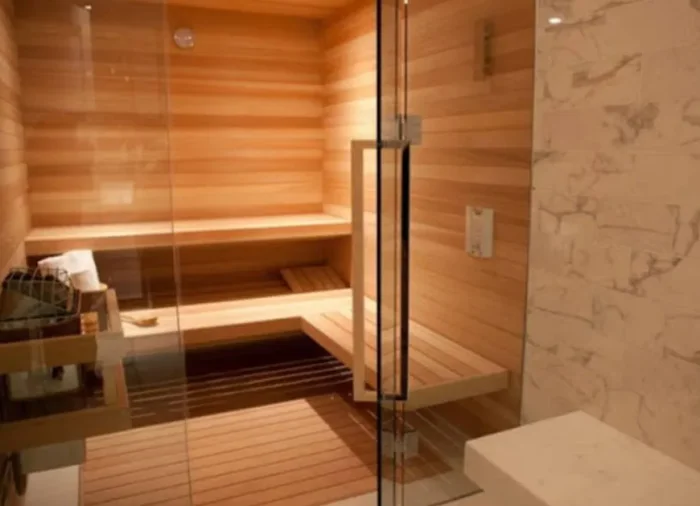 Стеклянные двери.