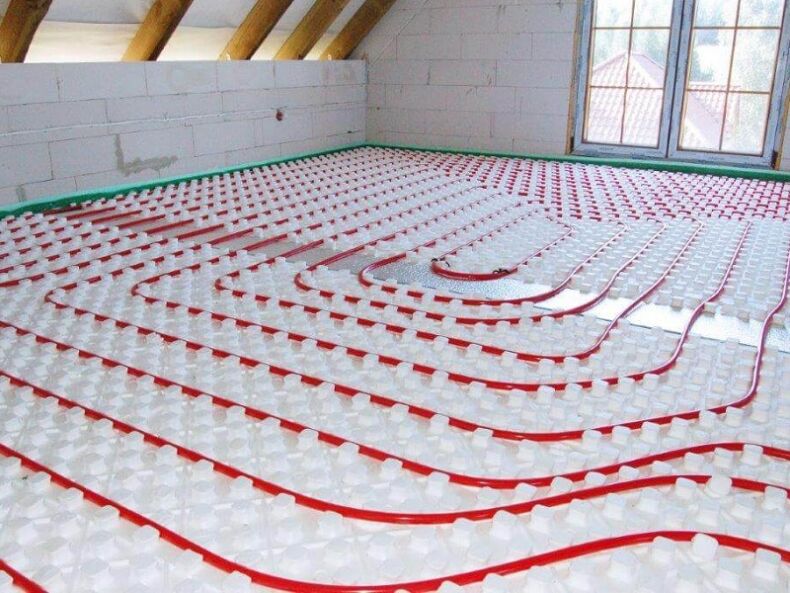 Какой теплый пол выбрать: сравнение водяных и электрических систем, их плюсы и минусы