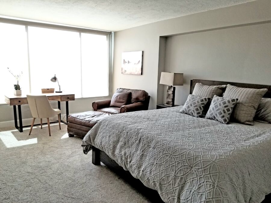 Покрывало для спальни: 140 фото-новинок и лучшие идеи дизайна