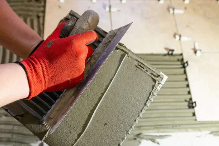 Нанесение клея