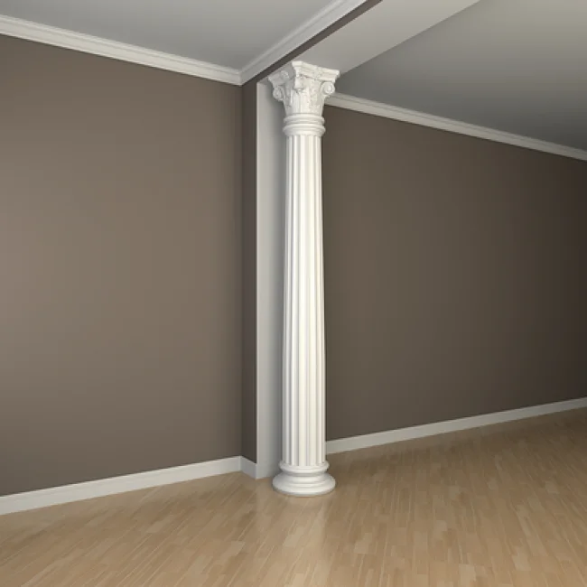 Белые наличники и колонны &ndash; единое целое.